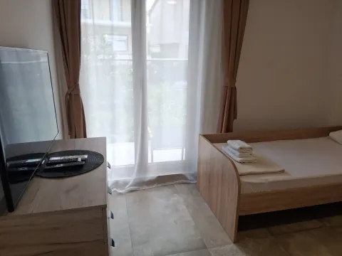 Izdavanje, dvosoban stan, 55m², Marići, Tivat - image 4