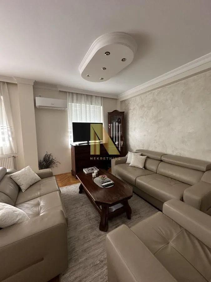 Prodaja, trosoban stan, 79m², Adamovićevo Naselje, Novi Sad Sve Podlokacije