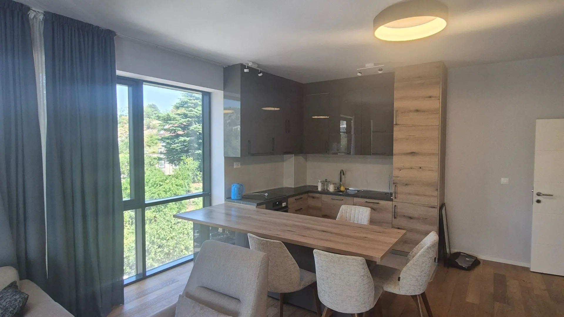 Izdavanje, trosoban stan, 100m², Vezirov Most, Podgorica