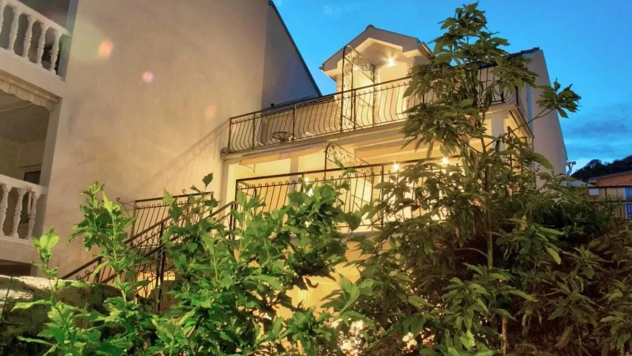 Sale, house, 200m², Baošići, Herceg Novi