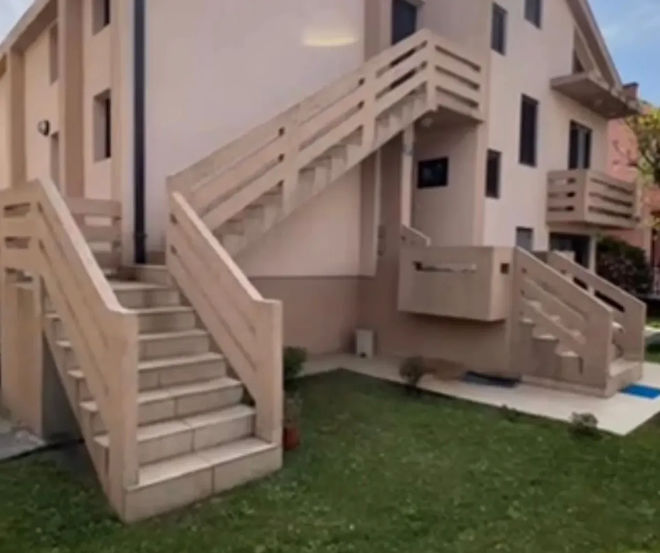 Prodaja, kuća, 300m², Stari Aerodrom, Podgorica