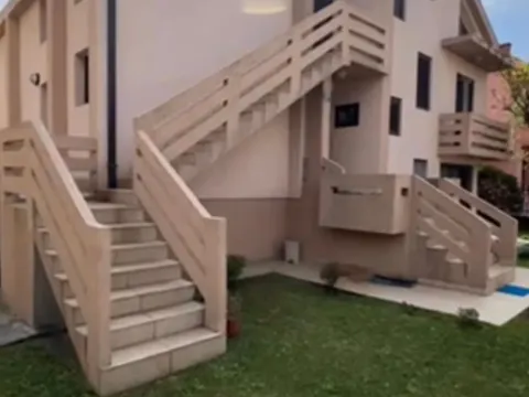 Prodaja, kuća, 300m², Stari Aerodrom, Podgorica - image 1