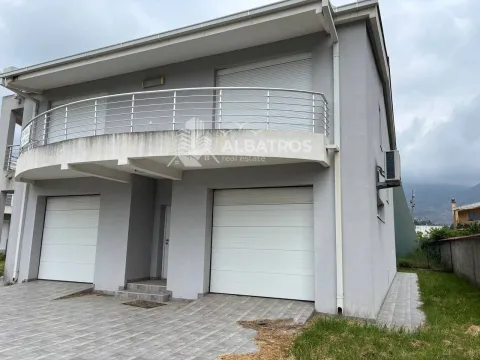Kuća in Polje