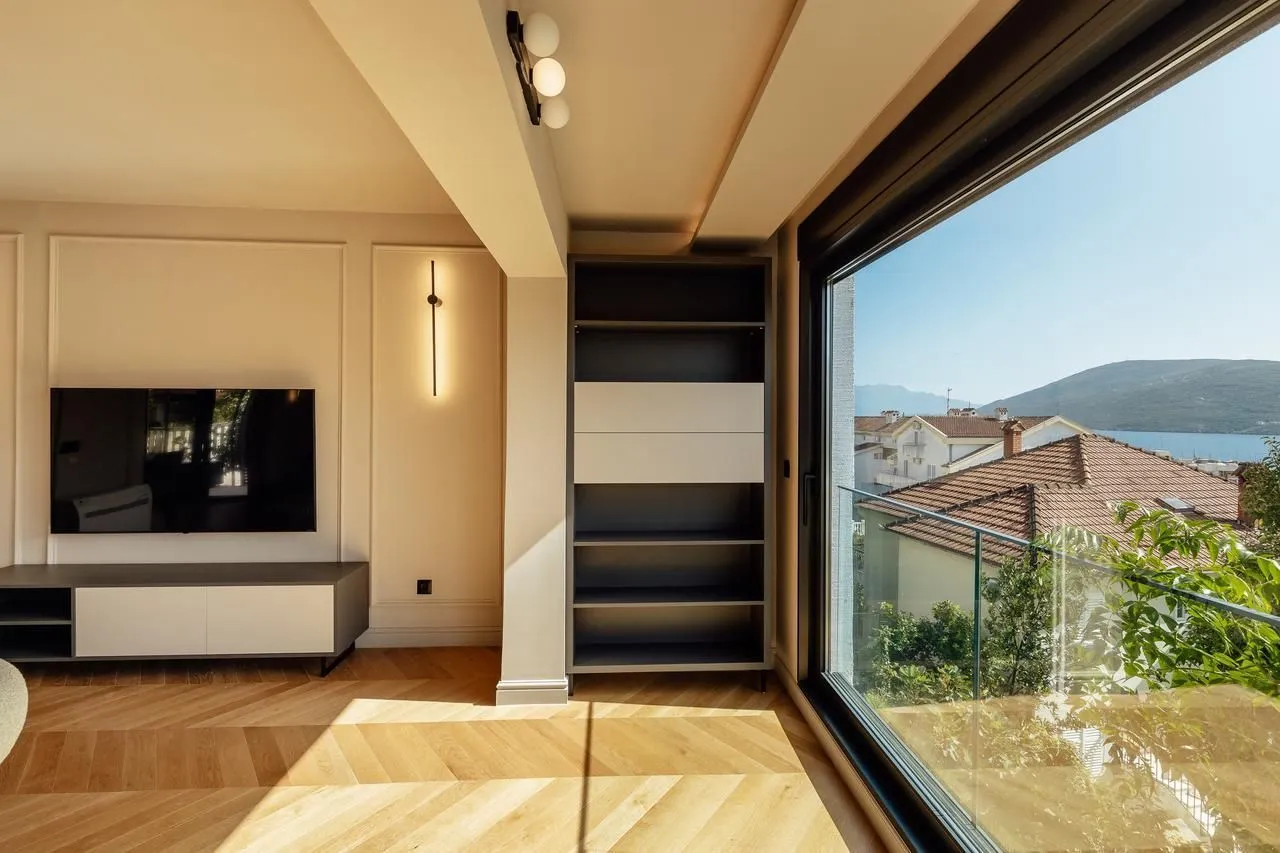 Prodaja, dvosoban stan, 180m², Herceg Novi, Crna Gora