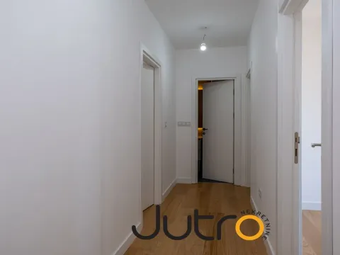 Prodaja, trosoban stan, 90m², Tološka šuma, Podgorica - image 3