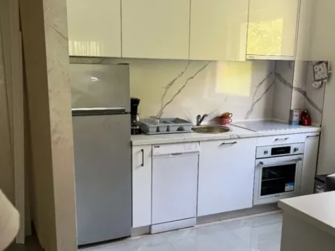 Sale, one bedroom apartment, 61m², Bečići, Budva - image 9