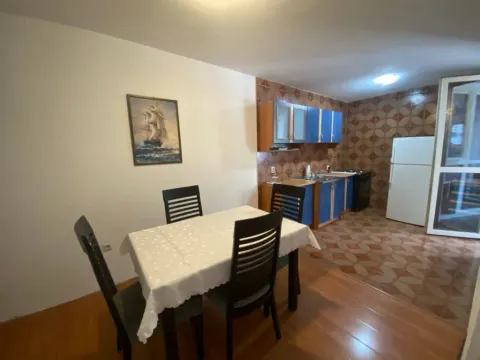 Izdavanje, dvosoban stan, 77m², Centar, Bar - image 2
