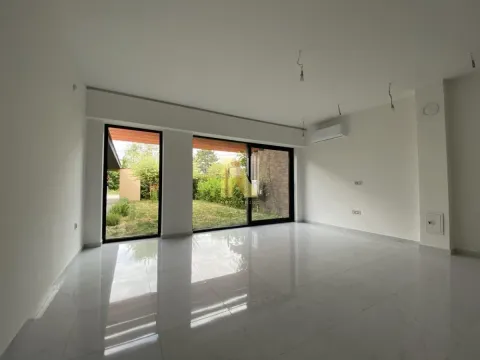 Prodaja, kuća, 181m², Sremska Kamenica, Petrovaradin
