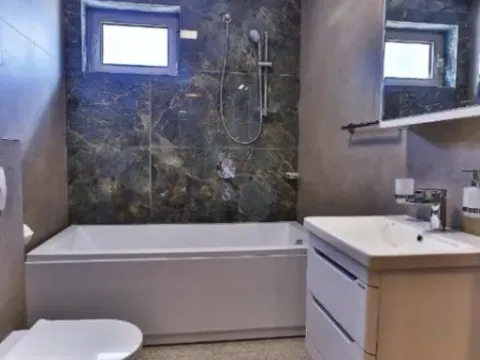 Izdavanje, trosoban stan, 115m², Pržno, Budva - image 9