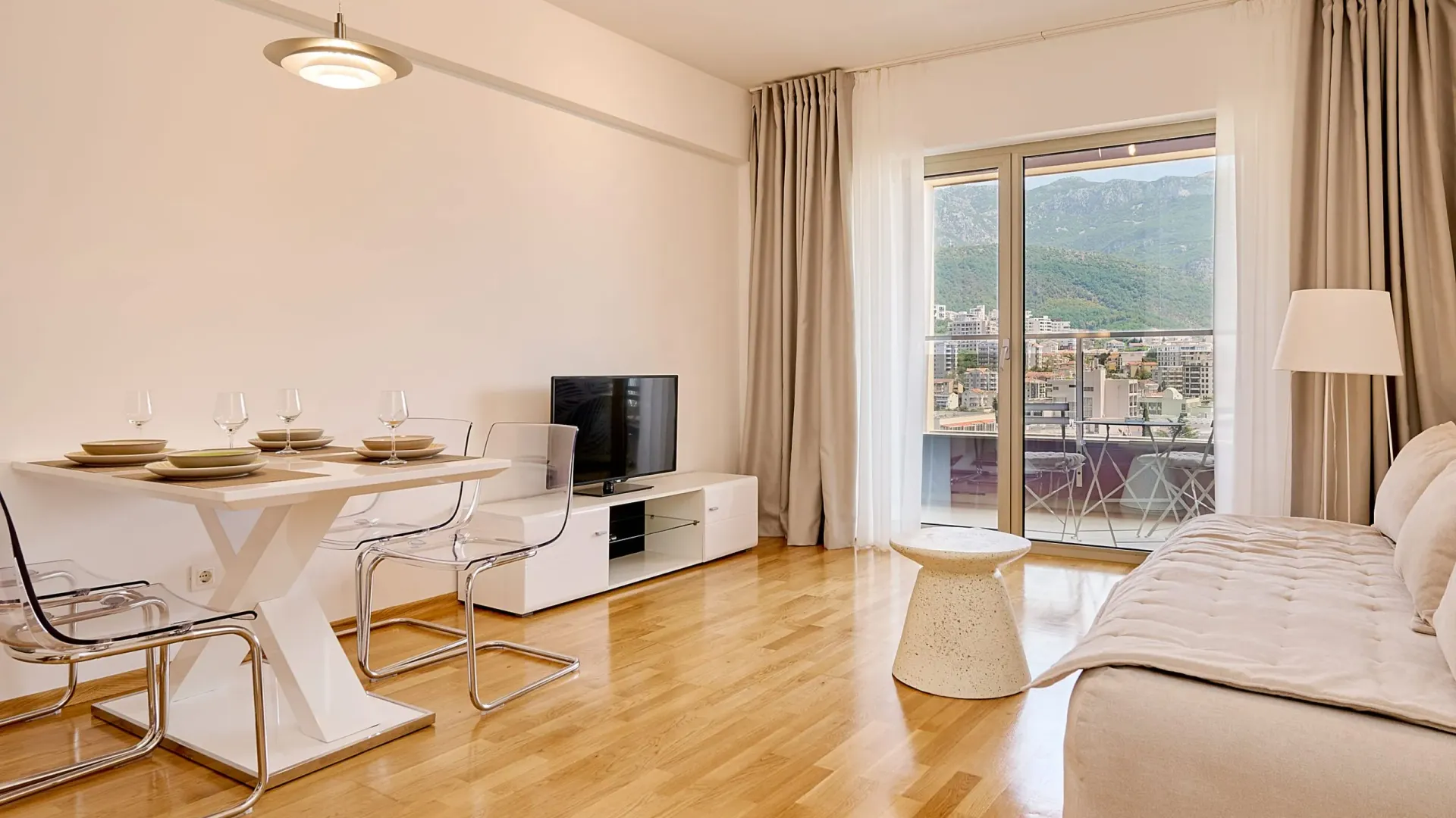 Rent, two bedroom apartment, 50m², Bečići, Budva