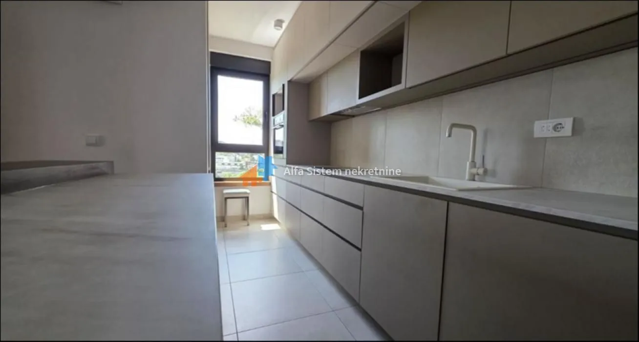 Izdavanje, četvorosoban stan, 98m², Vračar Sve Podlokacije, Beograd