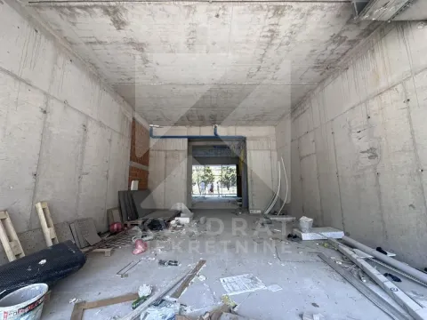 Izdavanje, poslovni prostor, 166m², Central Point, Podgorica - image 8