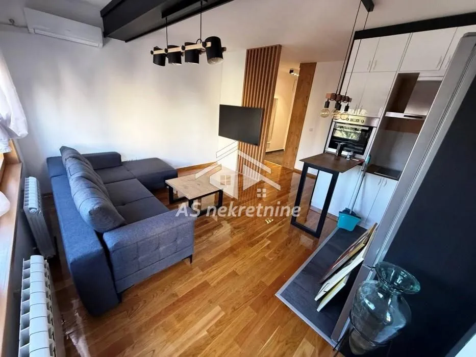 Izdavanje, trosoban stan, 56m², Južni Bulevar, Vračar Sve Podlokacije