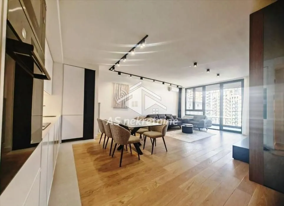 Izdavanje, četvorosoban stan, 120m², Savski Venac, Beograd