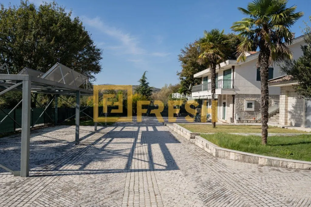 Rent, house, 380m², Mareza, Podgorica