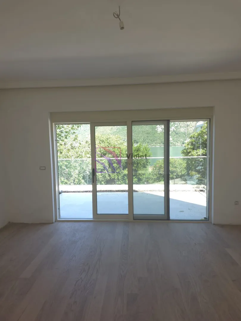 Prodaja, dvosoban stan, 85m², Stoliv, Kotor