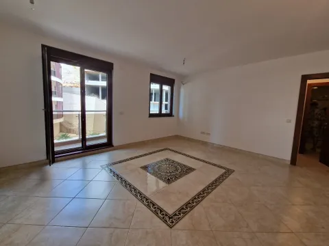 Prodaja, jednosoban stan, 72m², Bečići, Budva - image 2