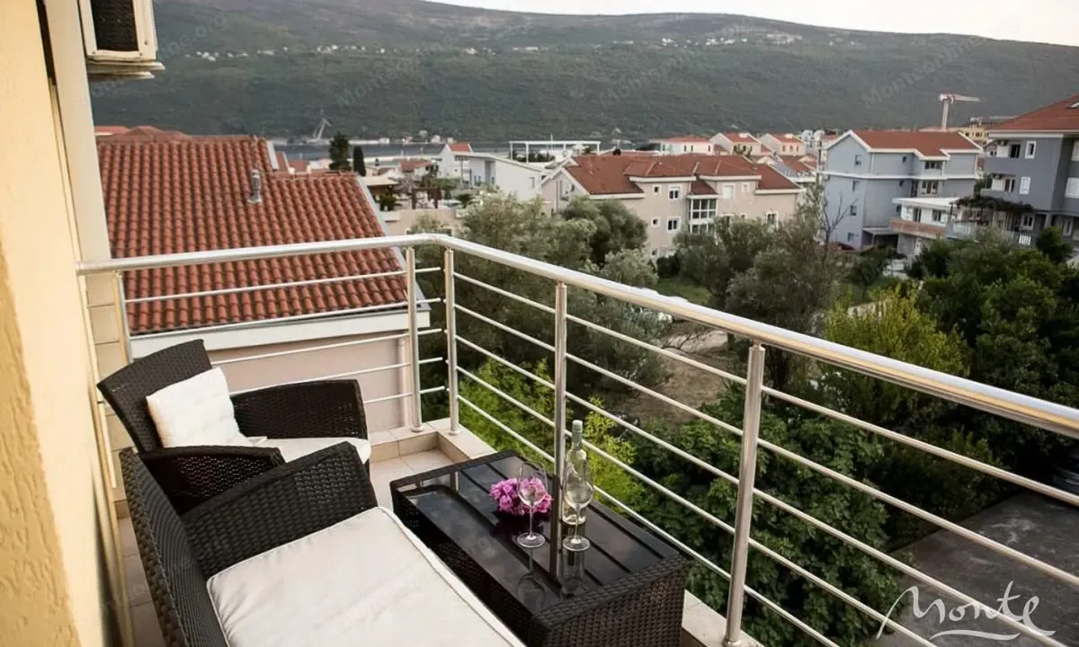 Sale, two bedroom apartment, 82m², Đenovići, Herceg Novi