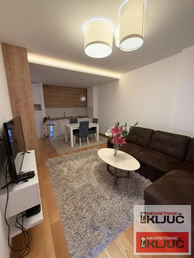 Izdavanje, dvosoban stan, 42m², Rotkvarija, Novi Sad Sve Podlokacije