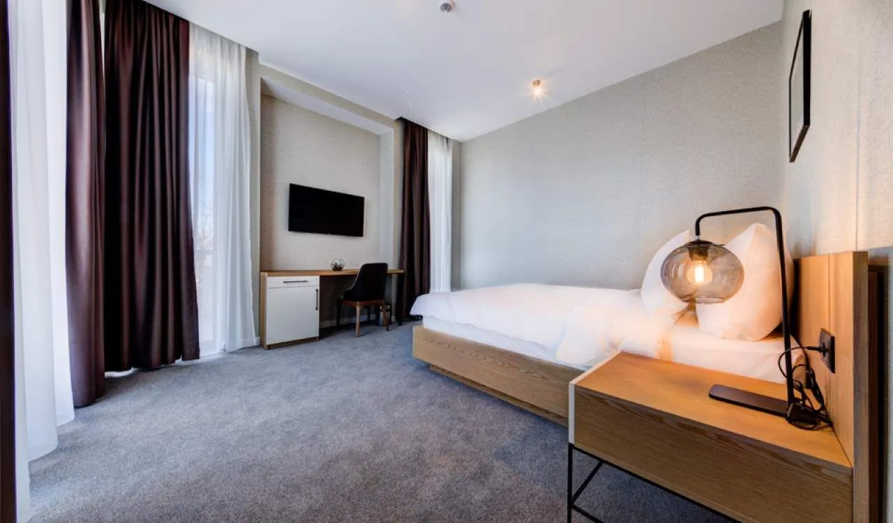 Prodaja, ugostiteljski objekat, 2800m², Danilovgrad, Crna Gora