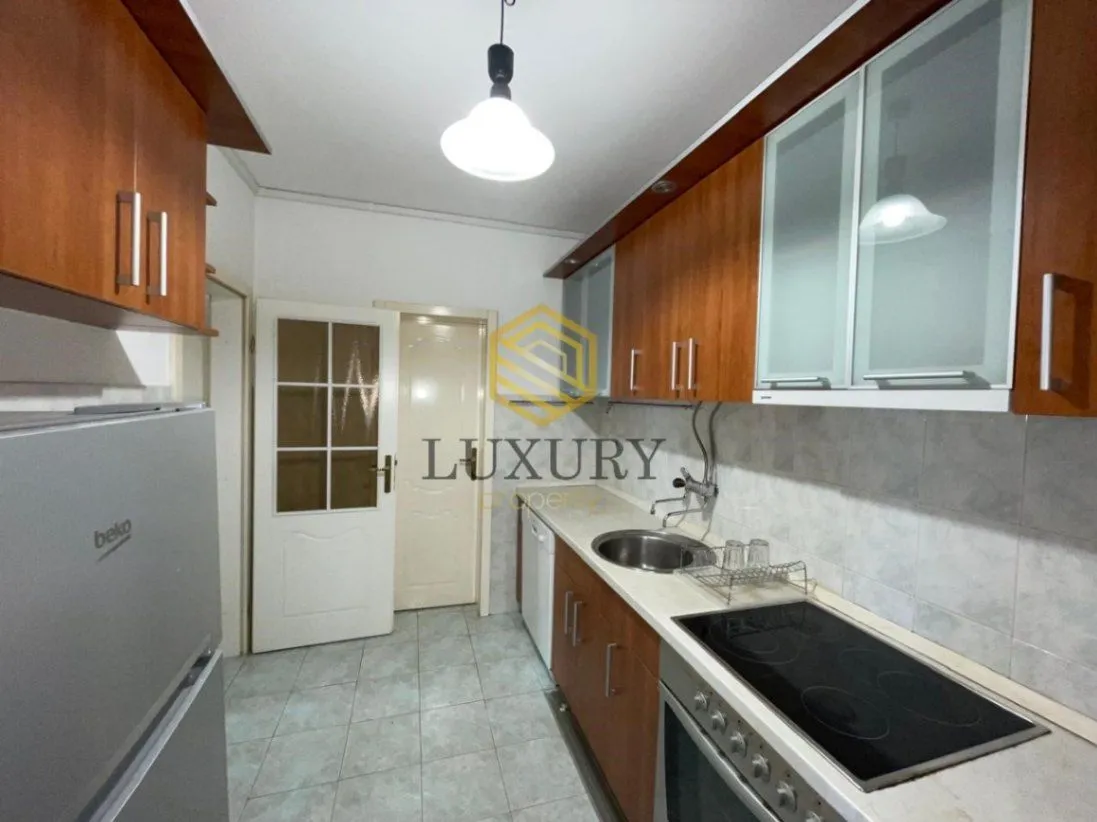 Rent, office space, 220m², Stara Varoš, Podgorica