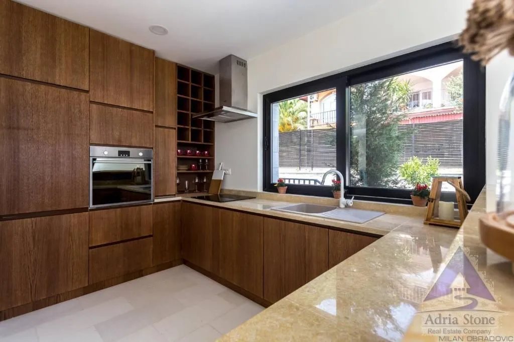 Prodaja, kuća, 420m², Đenovići, Herceg Novi