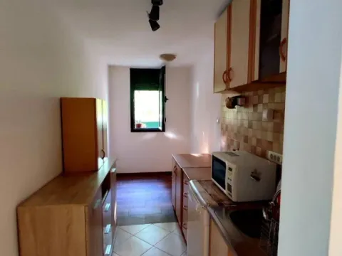 Izdavanje, poslovni prostor, 80m², Blok 5, Podgorica - image 5