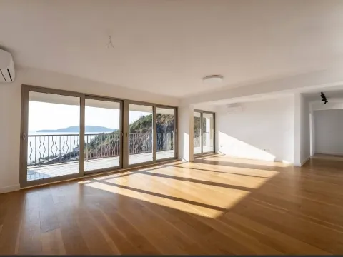 Prodaja, trosoban stan, 160m², Pržno, Budva - image 1