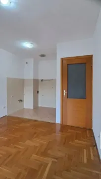 Prodaja, jednosoban stan, 36m², Stari Aerodrom, Podgorica - image 3