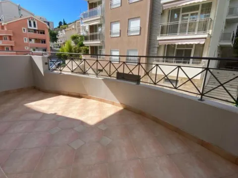 Sale, one bedroom apartment, 39m², Bečići, Budva - image 10