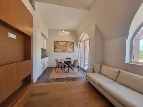 Prodaja, jednosoban stan, 49m², Centar, Tivat