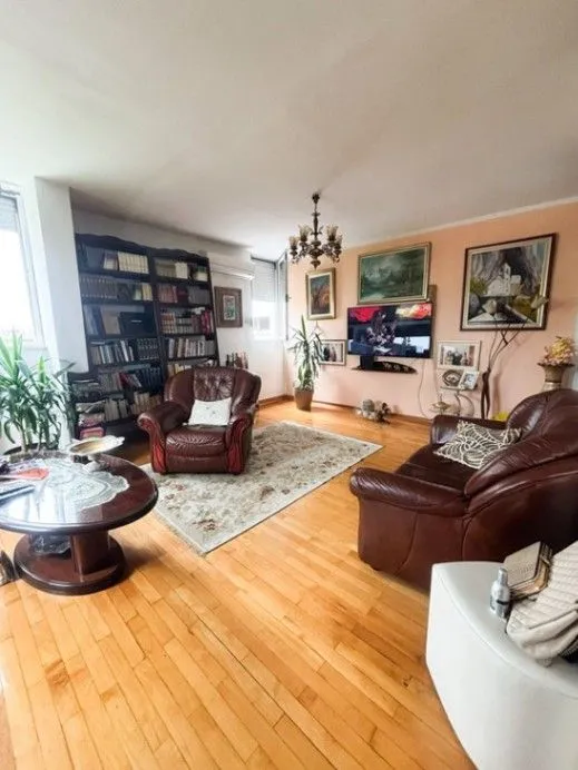 Prodaja, trosoban stan, 105m², Blok 5, Podgorica