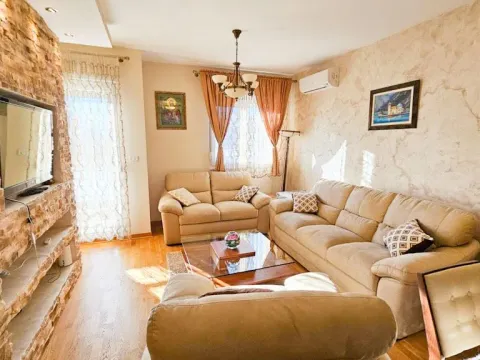 Izdavanje, dvosoban stan, 64m², City Kvart, Podgorica - image 2