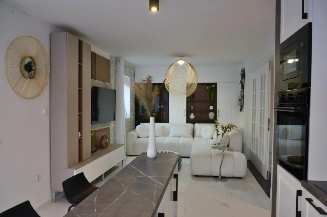 Prodaja, trosoban stan, 110m², Prčanj, Kotor