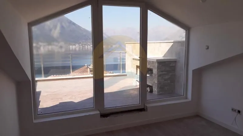 Sale, two bedroom apartment, 108m², Dobrota, Kotor