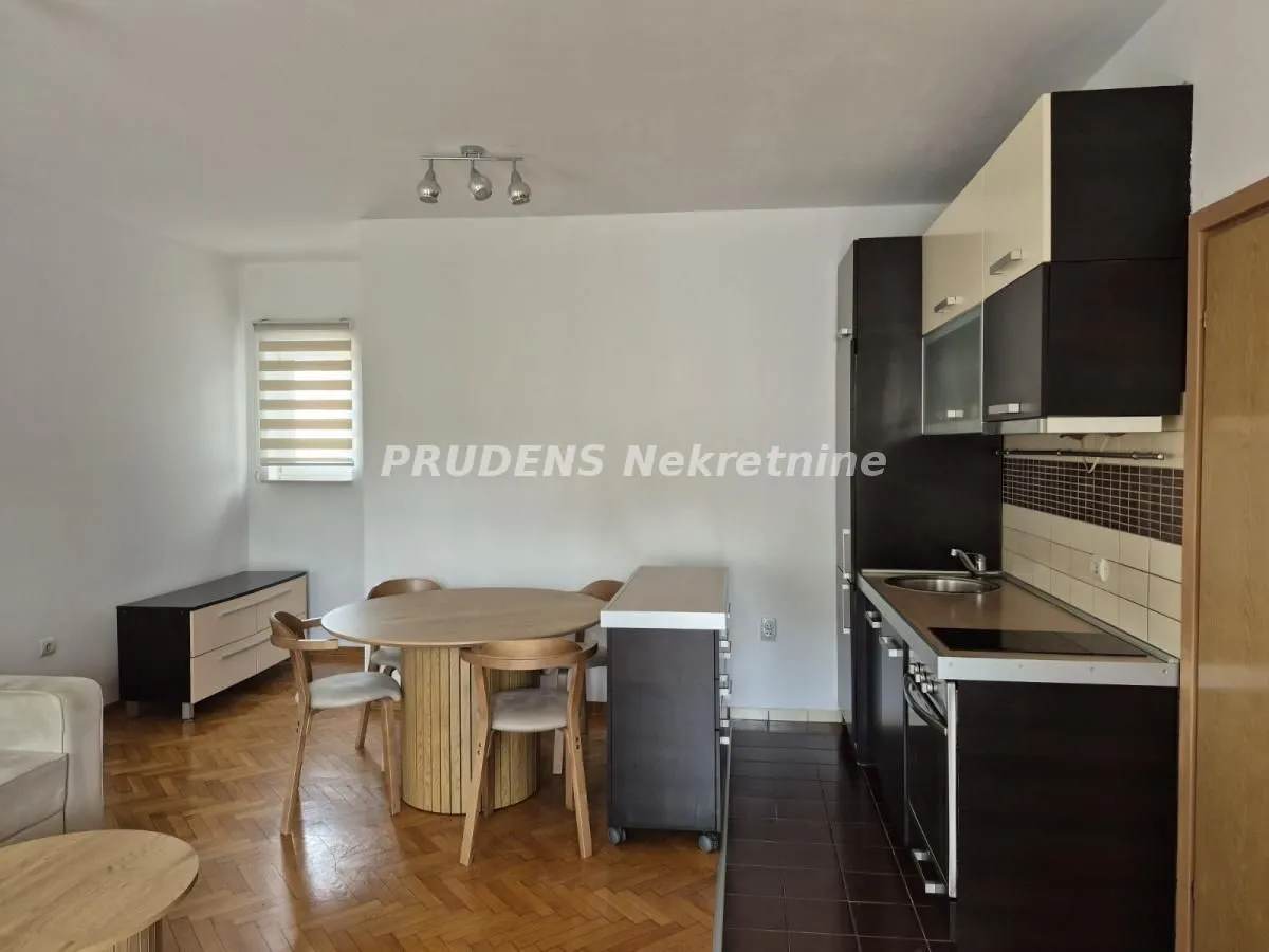 Izdavanje, dvosoban stan, 49m², Zvezdara Sve Podlokacije, Beograd