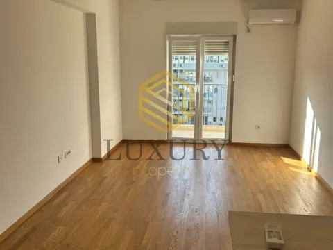 Rent, office space, 65m², Stari Aerodrom, Podgorica - image 9