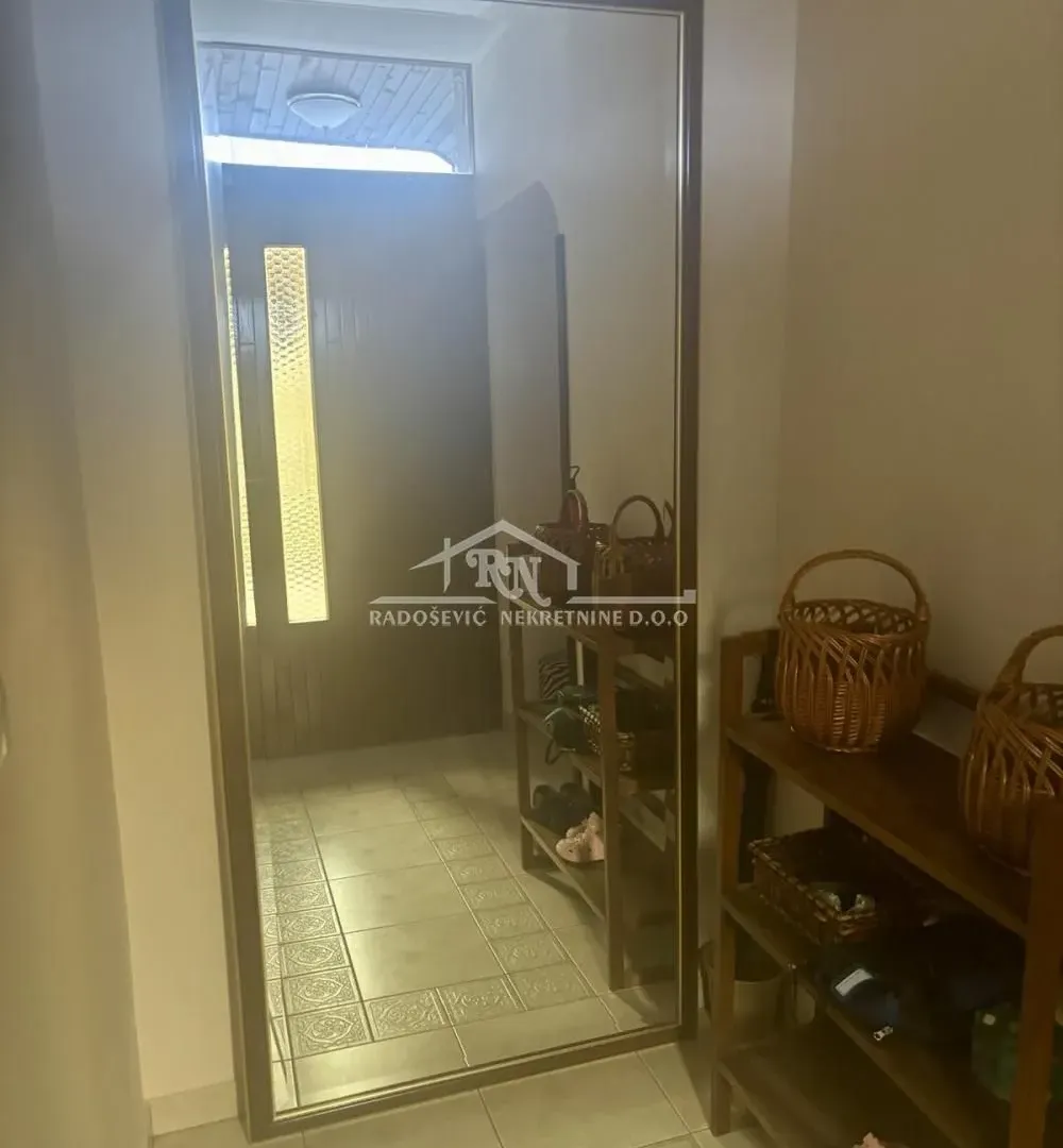 Prodaja, stan, 199m², Petlovo Brdo, Beograd