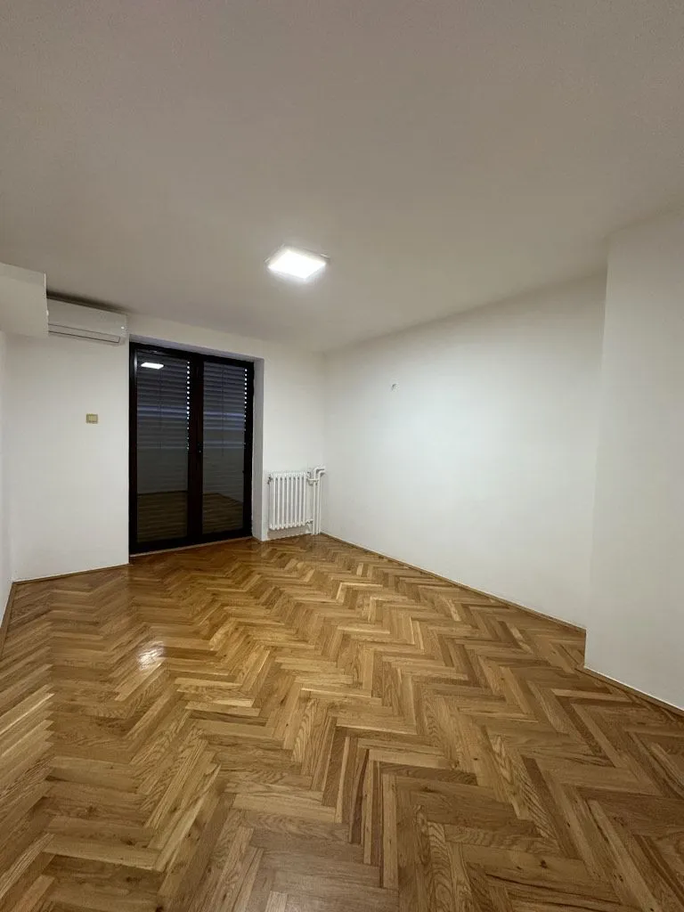 Izdavanje, kuća, 200m², Stari Aerodrom, Podgorica