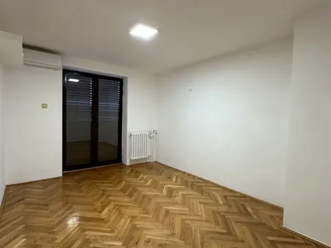 Izdavanje, kuća, 200m², Stari Aerodrom, Podgorica - image 7