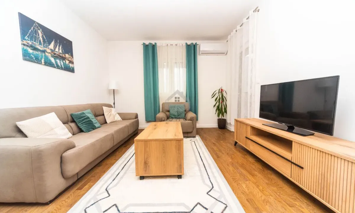 Izdavanje, jednosoban stan, 48m², Stari Aerodrom, Podgorica