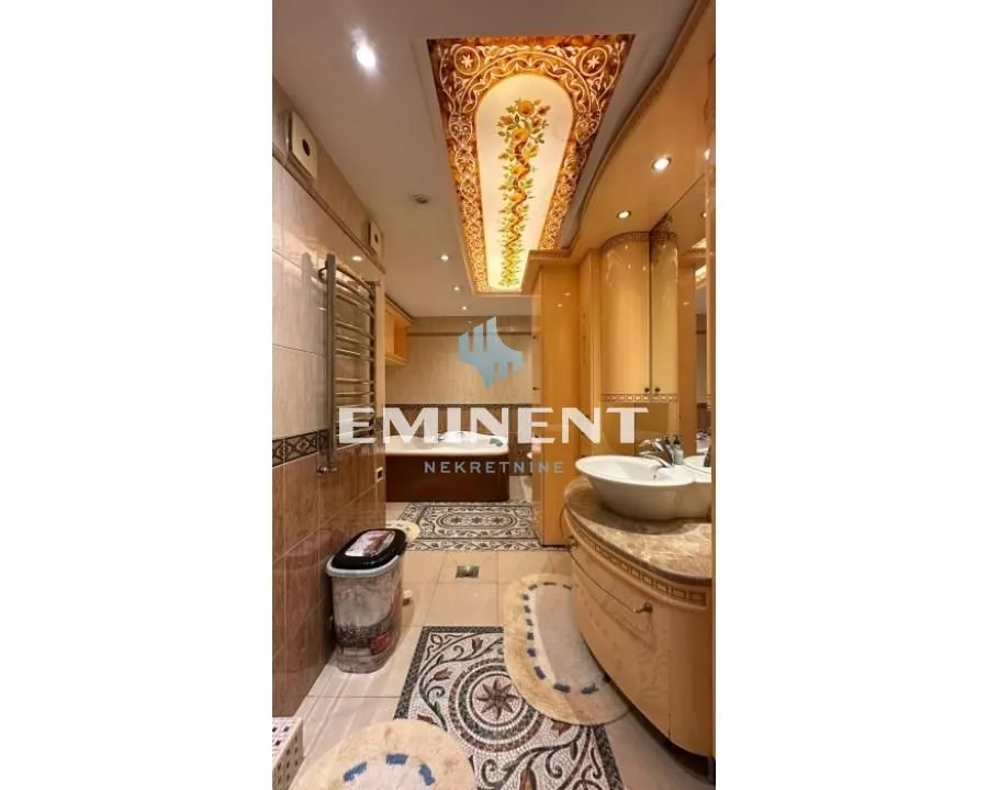 Izdavanje, trosoban stan, 140m², Stari Grad, Beograd