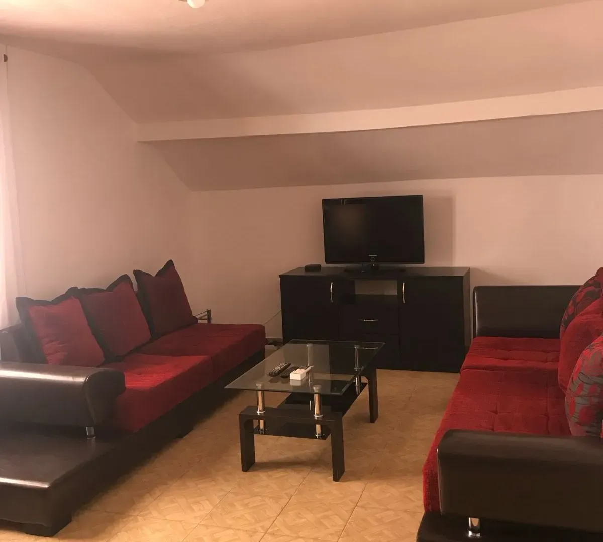 Izdavanje, kuća, 40m², Tološi, Podgorica