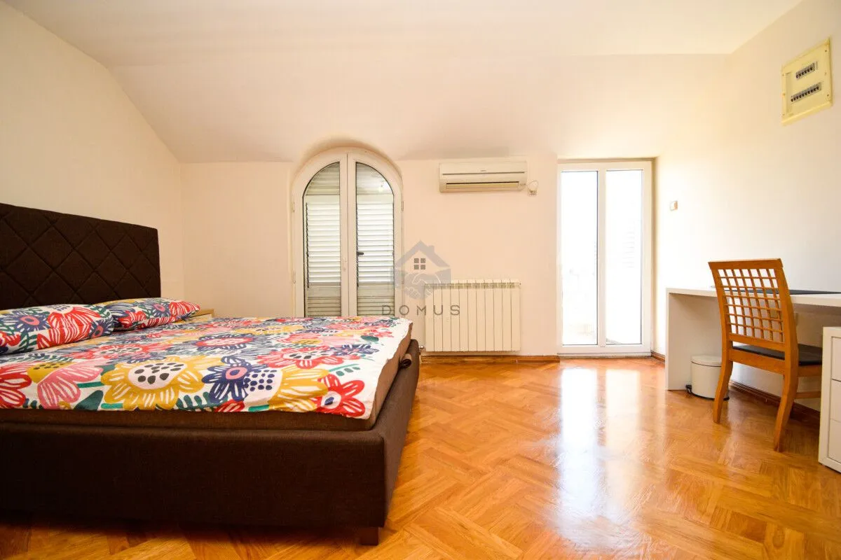 Rent, house, 200m², Gorica C, Podgorica