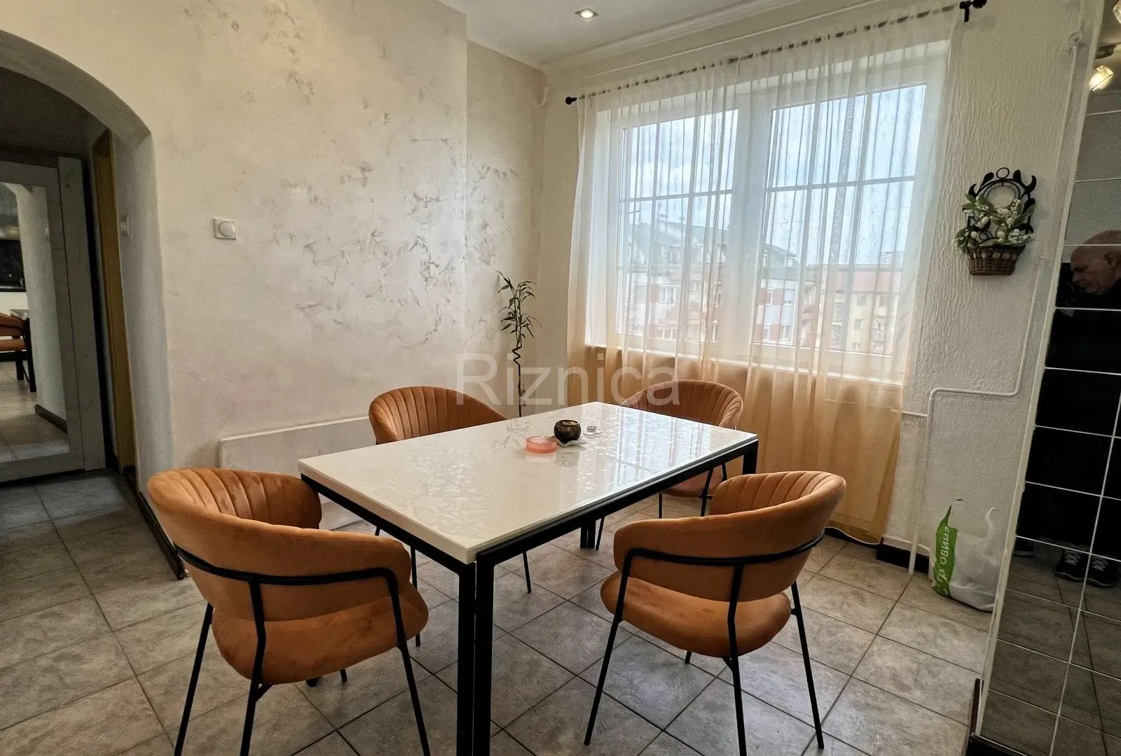 Izdavanje, jednosoban stan, 53m², Niš, Srbija