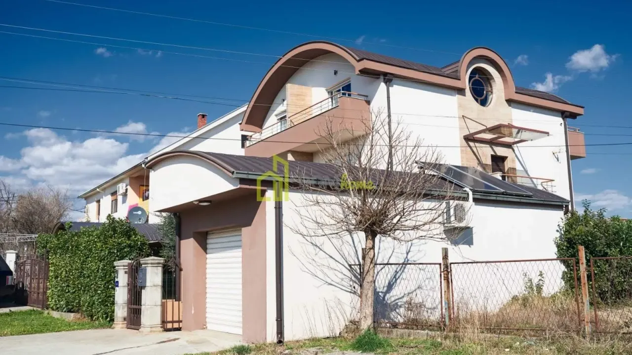 Prodaja, kuća, 255m², Vranići, Podgorica