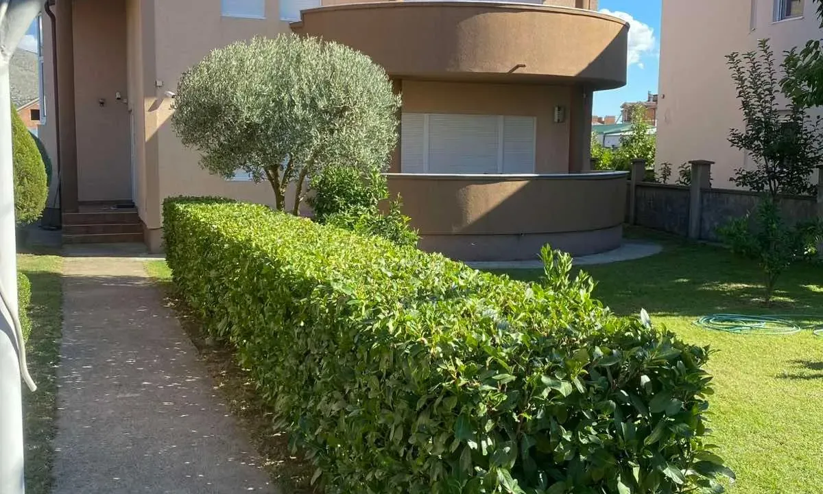 Rent, house, 250m², Tuzi, Podgorica