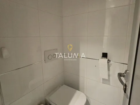 Izdavanje, poslovni prostor, 180m², City Kvart, Podgorica - image 12