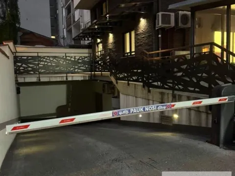 Sale, parking/garage, 12m², Voždovac Sve Podlokacije, Beograd