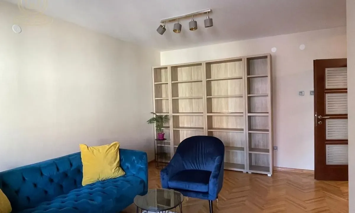 Izdavanje, četvorosoban stan, 85m², Crveni Krst, Niš